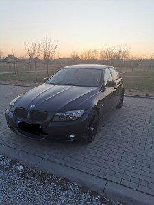 BMW 320d z boku